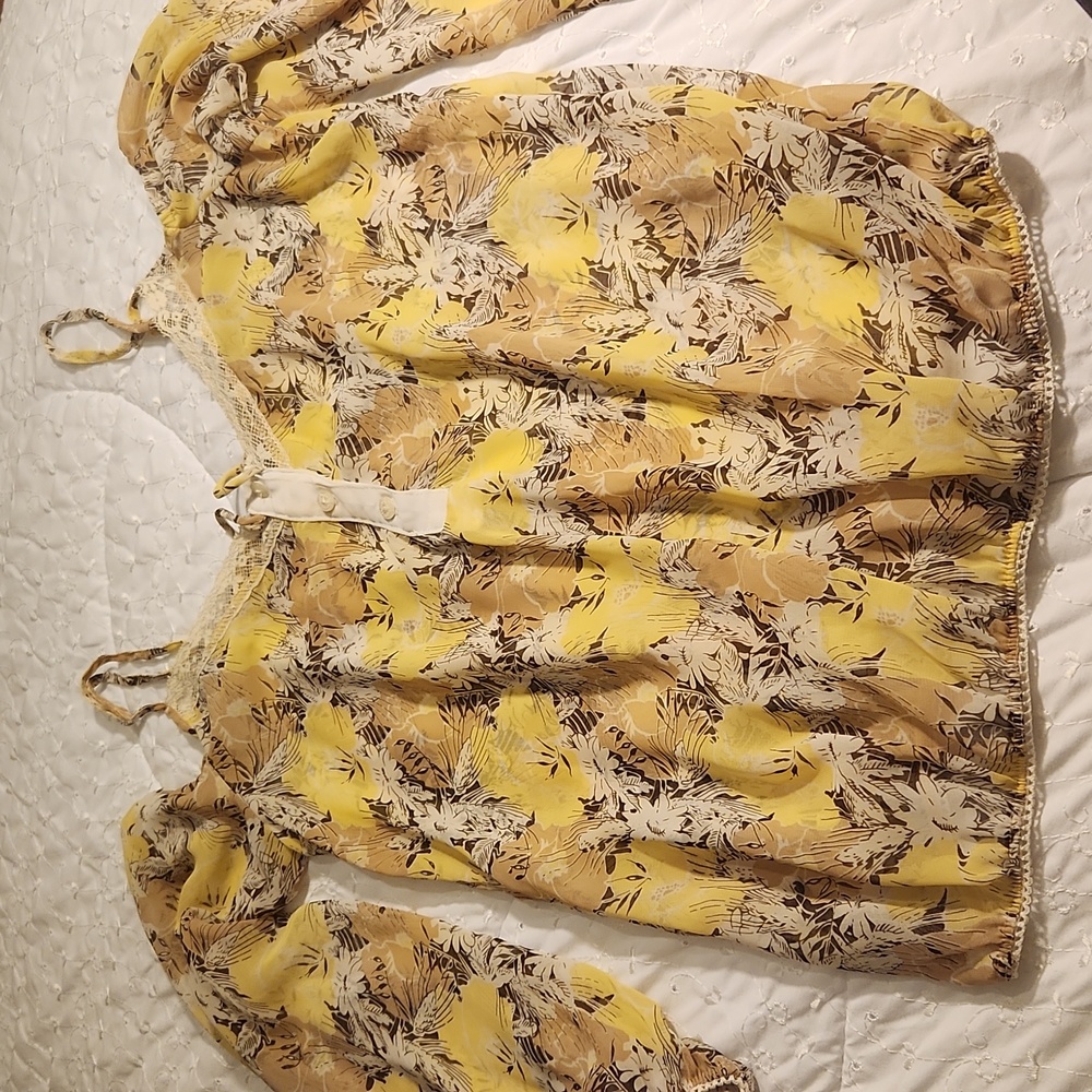 Yank top size medium floral style
